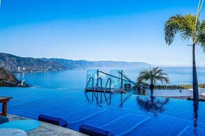 Pool - Upscale Coastal Suite With Private Terrace, Ocean Views, Pool & hot tub (Puerto Vallarta)