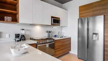 Apartment, 1 King Bed with Sofa bed, Pool Access, Pool View (Punto Novo 504) | Private kitchen