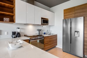 Departamento, 1 cama King size y sofá cama, acceso a la alberca, vista a la alberca (Punto Novo 504) | Cocina privada