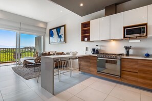 Apartment, 1 King Bed with Sofa bed, Pool Access, Pool View (Punto Novo 504) | Interior
