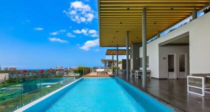 5th-floor apt Near the Ocean With Infinity Rooftop Pool, Balcony, Washer/dryer