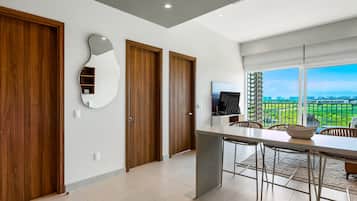 Apartment, 1 King Bed with Sofa bed, Pool Access, Pool View (Punto Novo 504) | Interior