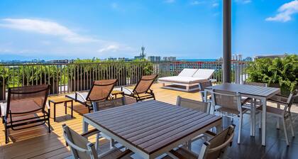 5th-floor apt Near the Ocean With Infinity Rooftop Pool, Balcony, Washer/dryer
