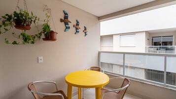 Apartment | Tempat makan luar