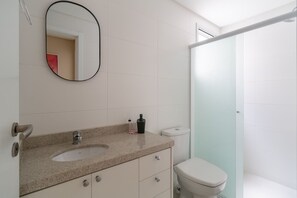 Apartment | Bathroom - Cannes Club Residence  500 metros do Mar (Florianópolis)