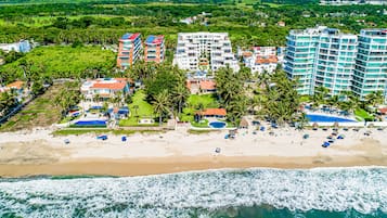 Una playa cerca