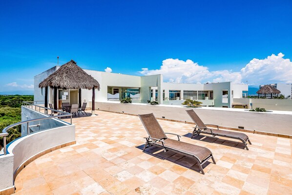 Terrace/patio - Spacious Condo With Near the Beach With Resort-style Pool, Inviting Balcony (Nuevo Nayarit)