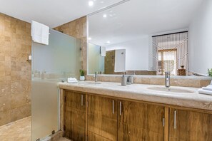 Bathroom - Nitta Condo # 103 Stylish Condo Near the Beach With Ocean Views, On-site Pool (Nuevo Nayarit)