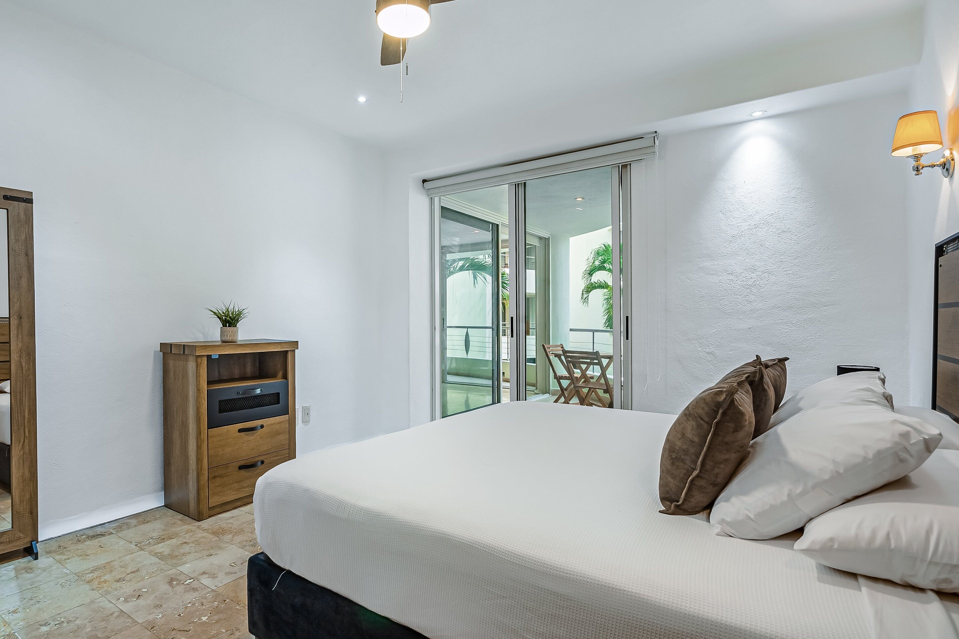 2 habitaciones, decoración personalizada y muebles diferentes 