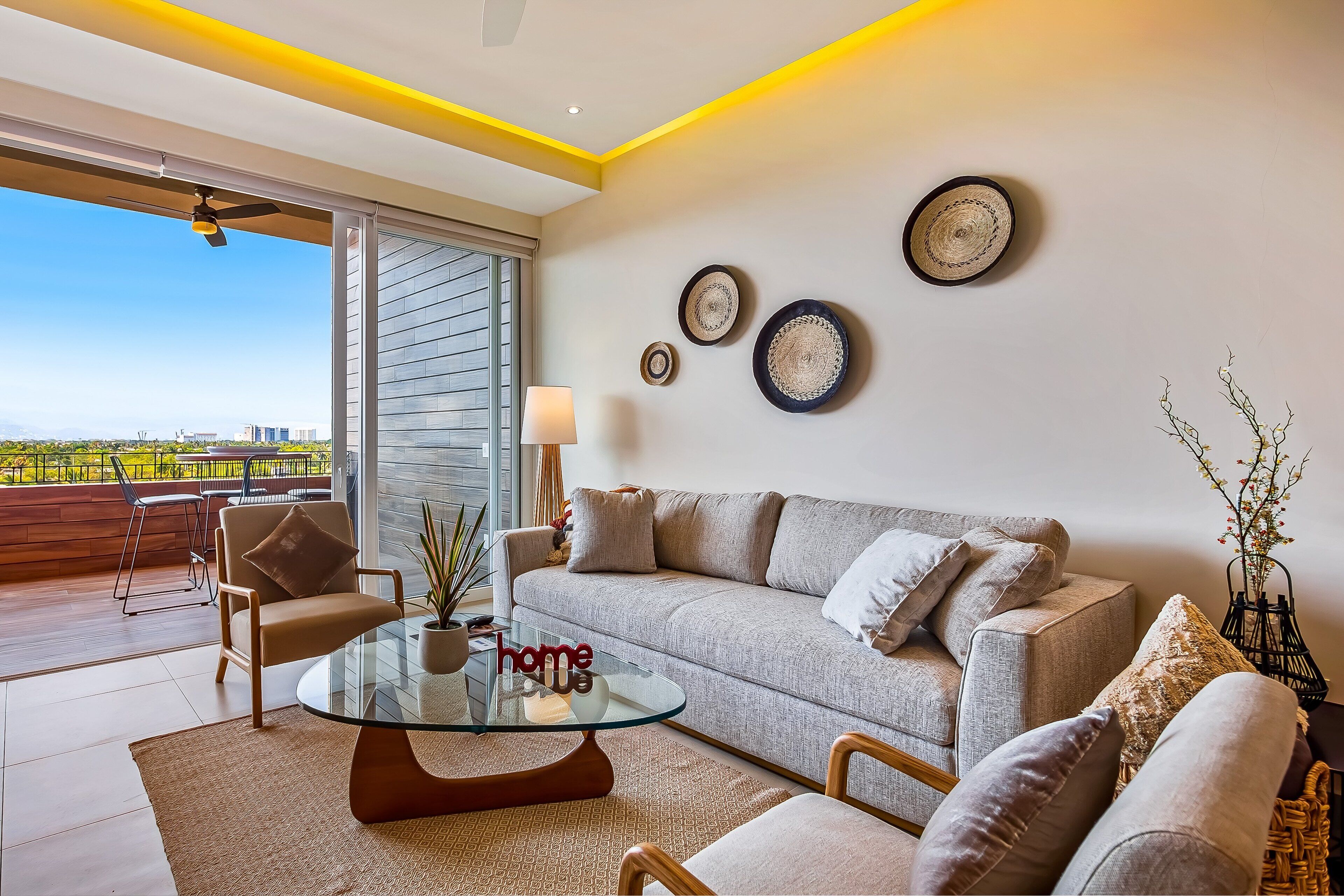 Apartment, Mehrere Betten, Poolzugang, Stadtblick (Twilight Tee at D'Toscana Residencial) | Wohnbereich