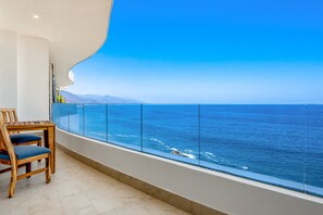 Appartement, 1 kingsize bed, toegang tot zwembad (Blue Horizon 401bis at Residences) | Uitzicht vanuit de kamer