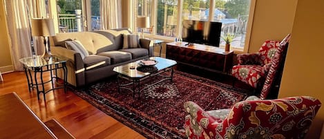 Smart TV, fireplace