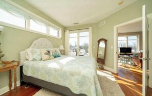 2 bedrooms, WiFi, bed sheets - Cozy 2 bedroom/2 full bath condo in lovely downtown South Haven! (South Haven)