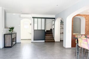 Interior - VILLA ST RAPHAEL 7 persons, walking distance to the beach, infinity pool (Saint-Raphaël)