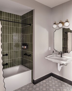 Shower, hair dryer, towels, soap - Historic Diplomat Suite w/Parking - The Envoy (Philadelphia)