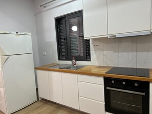 Appartamento panoramico, balcone, vista spiaggia | Cucina privata