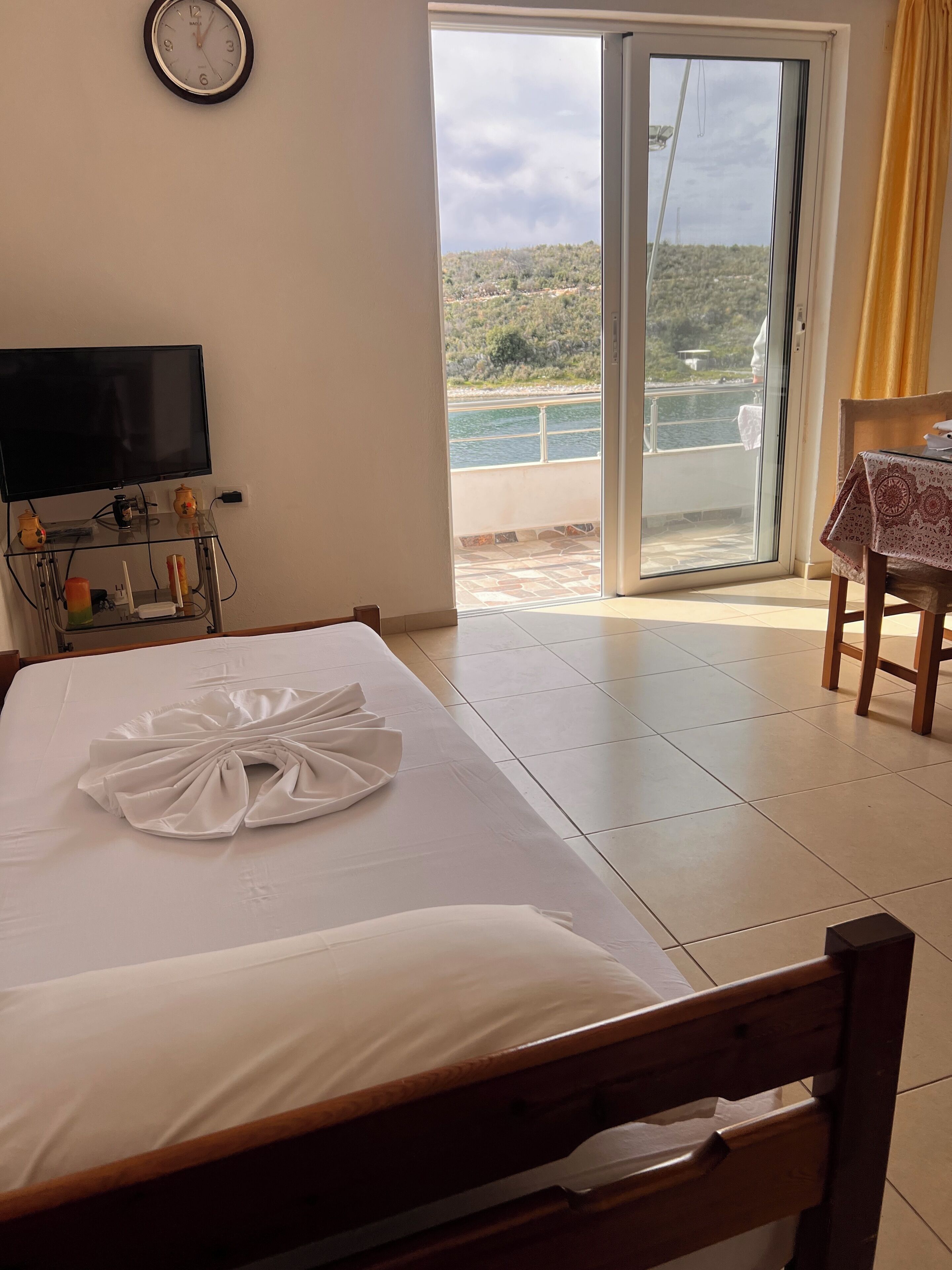 Wifi gratis y ropa de cama