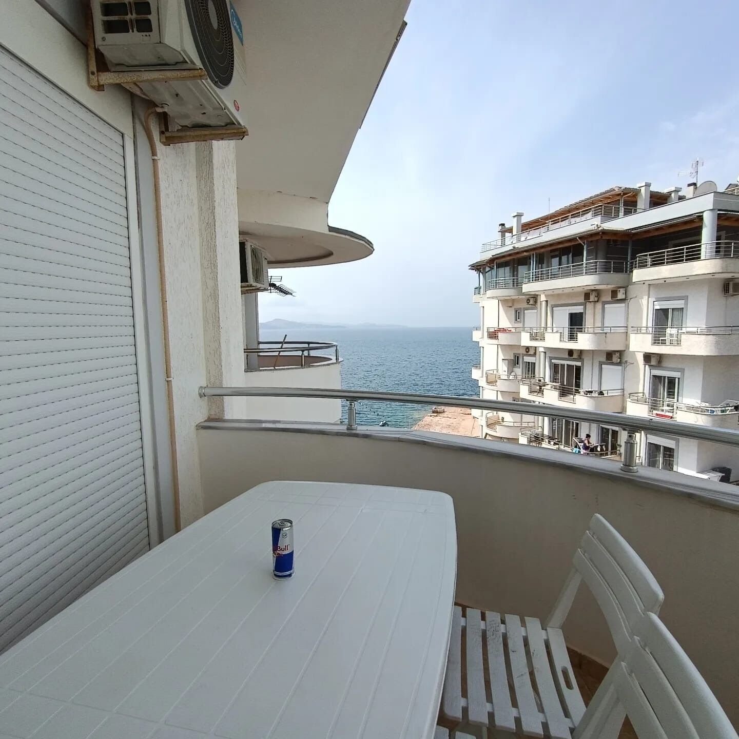 Apartamento design, sacada, vista parcial para o mar | Vista da sacada