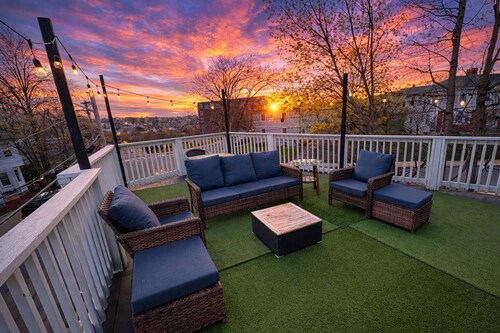Perfect 2-bedroom apartment with AC in charming few min from Boston