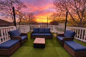 Terrace/patio - Perfect 2-bedroom apartment with AC in charming few min from Boston (Everett)