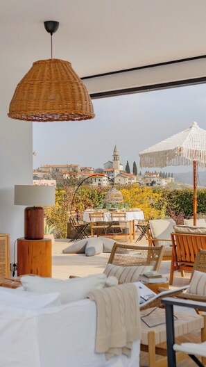 Outdoor dining - CASA JENA ISTRIA 4-Bedroom Villa with a Large Pool in Tranquil Istria CROATIA (KRINGA)