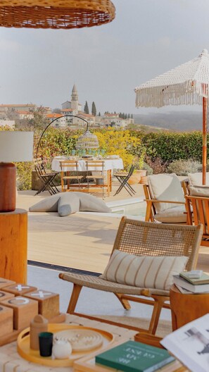 Outdoor dining - CASA JENA ISTRIA 4-Bedroom Villa with a Large Pool in Tranquil Istria CROATIA (KRINGA)