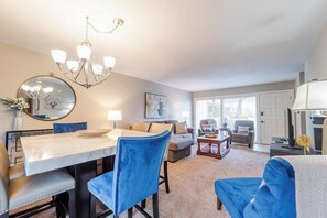 Interior - Unwind & Recharge walking distance to lake Desoto (Hot Springs Village)