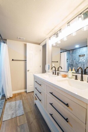 Bathroom - Southern Comfort in Hot Springs Village (Hot Springs Village)