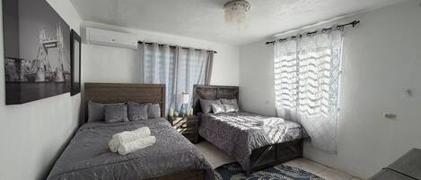 2 chambres, fer et planche à repasser, accès Internet, draps fournis