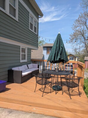 Outdoor dining - Entire House - 15 min walk from KC Streetcar! (Kansas City)