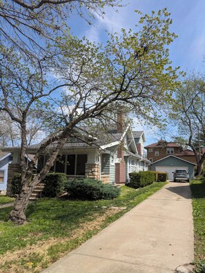 Exterior - Entire House - 15 min walk from KC Streetcar! (Kansas City)