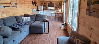 Cozy 1-bedroom waterfront cottage on Indian Lake NB