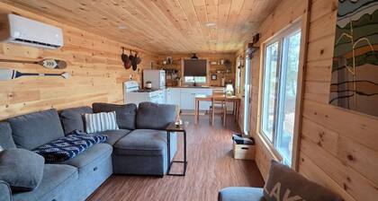 Cozy 1-bedroom waterfront cottage on Indian Lake NB