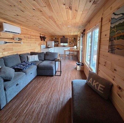 Cozy 1-bedroom waterfront cottage on Indian Lake NB