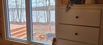 Lakeside Cottage with Panoramic Views