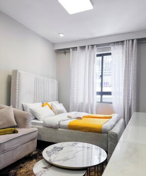 Living area - Charming 1-bedroom bed & breakfast with AC in amazing Pridelands (Pridelands)