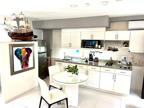 Fridge, microwave, stovetop, coffee/tea maker - Private Suite Near Beach | Fast WiFi (Puerto Aventuras)