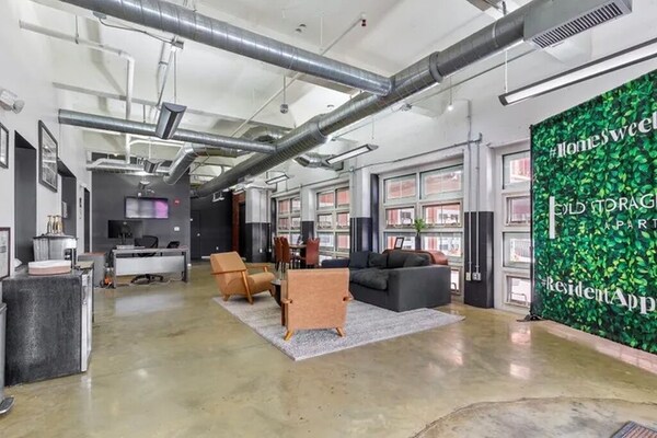 Cold Storage By Stylish Stays - North Kansas City, MO