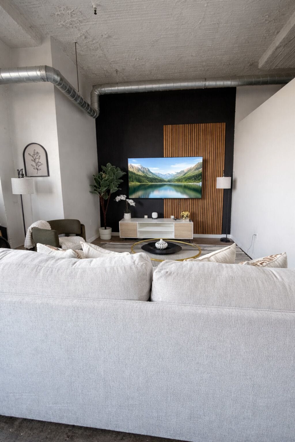 Departamento, 2 habitaciones, para no fumadores, se aceptan mascotas | Área de sala de estar | Monitor de computadora 