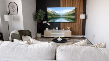 Departamento, 2 habitaciones, para no fumadores, se aceptan mascotas | Área de sala de estar | Monitor de computadora