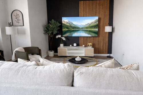 Apartamento, 2 habitaciones, no fumadores, Se admiten mascotas | Zona de estar | Una pantalla de ordenador