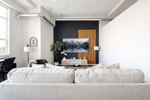 Apartment, 2 Bedrooms, Non Smoking, Pets Allowed | Living area