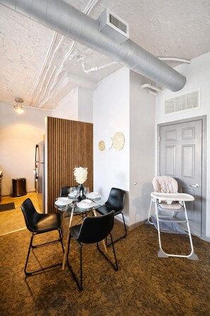 Apartment, 2 Schlafzimmer, Nichtraucher, Haustiere gestattet | Speisen