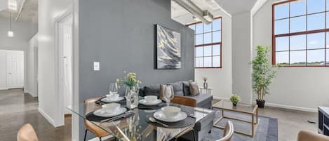 Apartment, 2 Bedrooms, Non Smoking, 2 Bathrooms | In-room dining