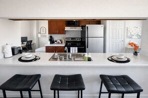 Apartment, 2 Bedrooms, Non Smoking, Pets Allowed | Private kitchen