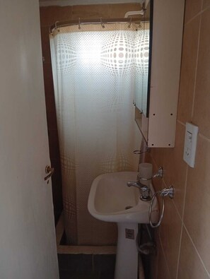 Douche, bidet, papier toilette