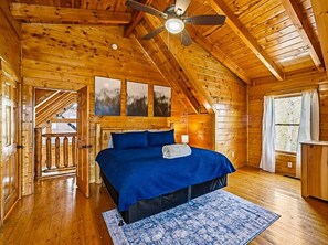 4 bedrooms, iron/ironing board, travel cot, free WiFi - Mountain Views 4 bdr • HOT TUB • Game Room • Sleeps 10 • Views Near Dollywood (Sevierville)