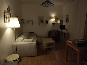 Living area - Two-room apartment located in Pantin, metro Hoche line 5, 7 minutes walk. (Pantin)