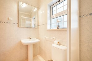 Bathroom - T3 Flat in Santa Luzia 1min away from the ferry (Tavira)