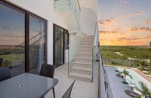 Outdoor dining - Penthouse Duplex w/ Large Terrace, Pool, Golf and Ocean Views (Punta Cana)